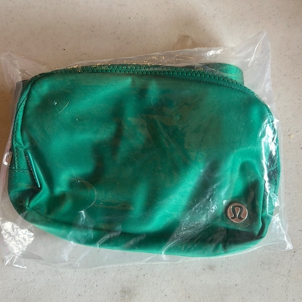 NIP Lululemon RARE Emerald Ice Belt Bag